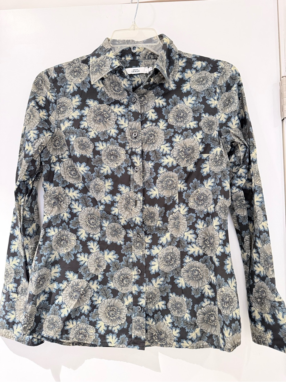 Women’s Floral Long-Sleeve Fitted Button-Down Shirt — Black, Cream, Light Blue